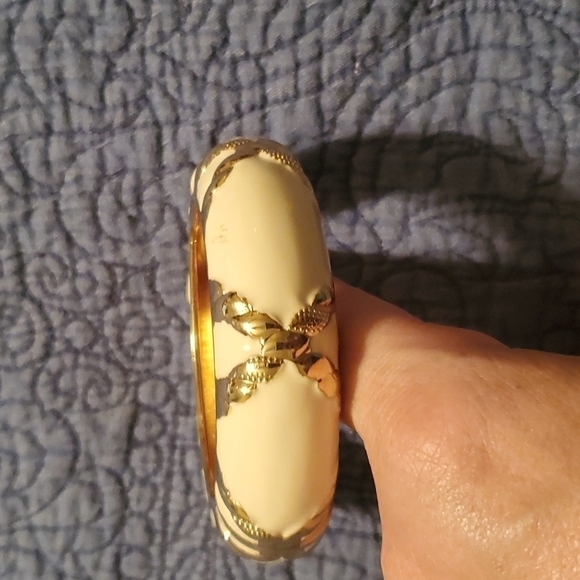 Gold And Cream Hinged Bracelet - Picture 2 of 4